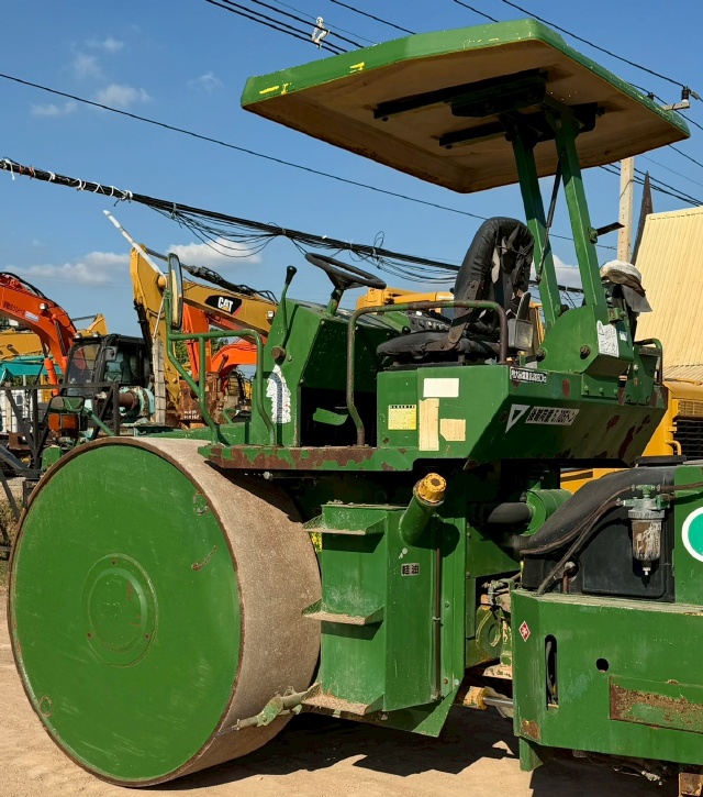 ขายรถบด SAKAI R2 นำเข้าจากญี่ปุ่น พร้อมใช้ มีVDOการทำงานครับ ขายรถบด SAKAI R2 นำเข้าจากญี่ปุ่น พร้อมใช้ มีVDOการทำงานครับ