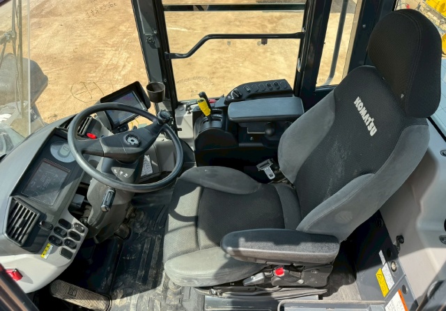 ขายรถตักล้อยาง KOMATSU WA320-8 ปี 2021 พร้อมใช้ มีVDOการทำงานครับ
