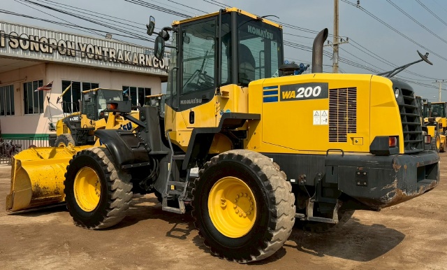 ขายรถตักล้อยาง KOMATSU WA200-7 ปี 2015 นำเข้าจากญี่ปุ่น พร้อมใช้ มีVDOการทำงานครับ