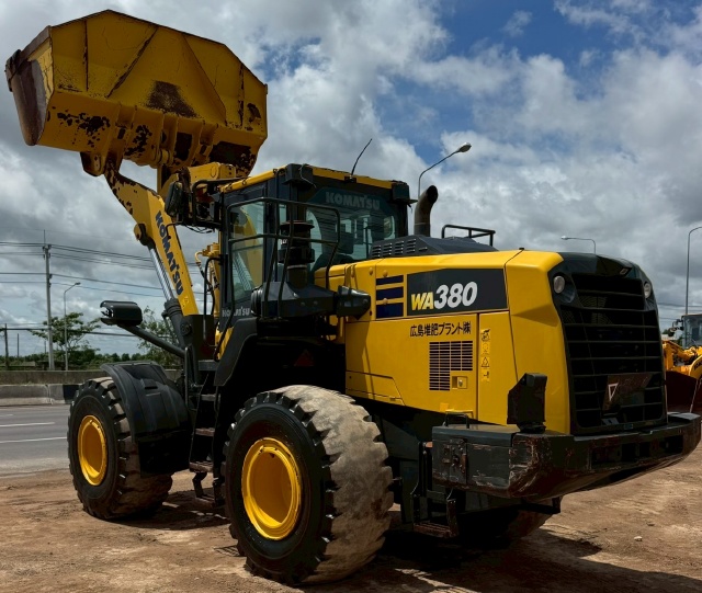 ขายรถตักล้อยาง KOMATSU WA380-8 ปี 2018 นำเข้าจากญี่ปุ่น พร้อมใช้ มีVDOการทำงานครับ