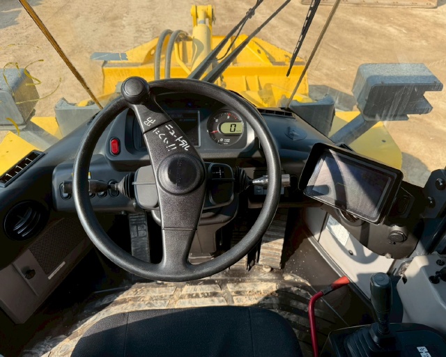 ขายรถตักล้อยาง KOMATSU WA100-8 ปี 2018 นำเข้าจากญี่ปุ่น พร้อมใช้ มีVDOการทำงานครับ