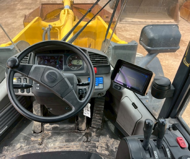 ขายรถตักล้อยาง KOMATSU WA320-8 ปี 2018 แขนยาวพิเศษ นำเข้าจากญี่ปุ่น พร้อมใช้ มีVDOการทำงานครับ