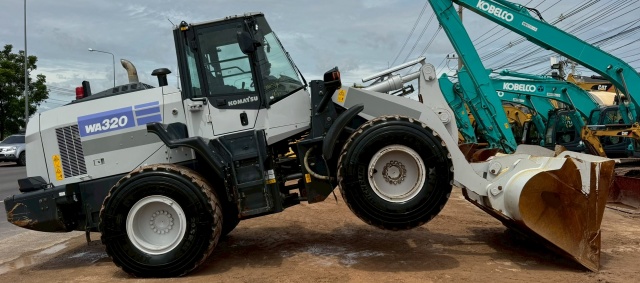 ขายรถตักล้อยาง KOMATSU WA320-8 ปี 2021 นำเข้าจากญี่ปุ่น พร้อมใช้ มีVDOการทำงานครับ