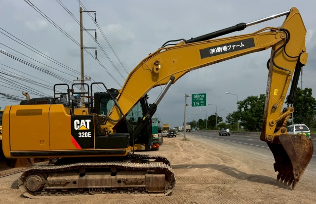 ขายรถขุด CAT 320E ปี 2015 นำเข้าจากญี่ปุ่น พร้อมใช้ มีVDOการทำงานครับ ขายรถขุด CAT 320E ปี 2015 นำเข้าจากญี่ปุ่น พร้อมใช้ มีVDOการทำงานครับ