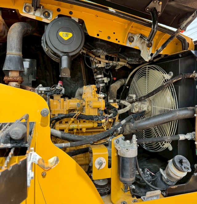 ขายรถตักล้อยาง CAT 910K ปี 2015 พร้อมใช้ มีVDOการทำงานครับ