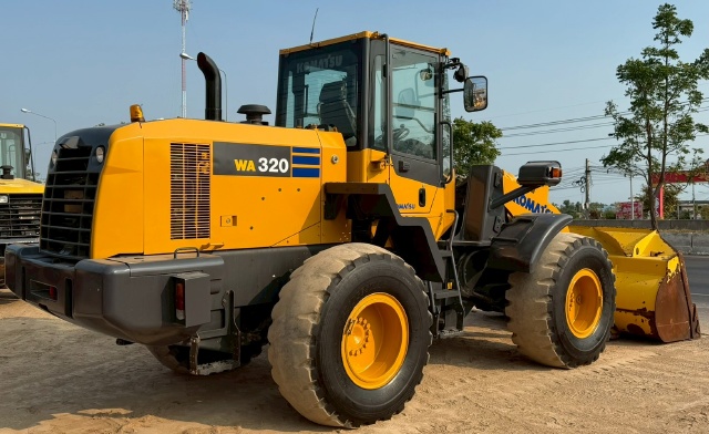 ขายรถตักล้อยาง KOMATSU WA320-7 ปี 2016 นำเข้าจากญี่ปุ่น พร้อมใช้ มีVDOการทำงานครับ