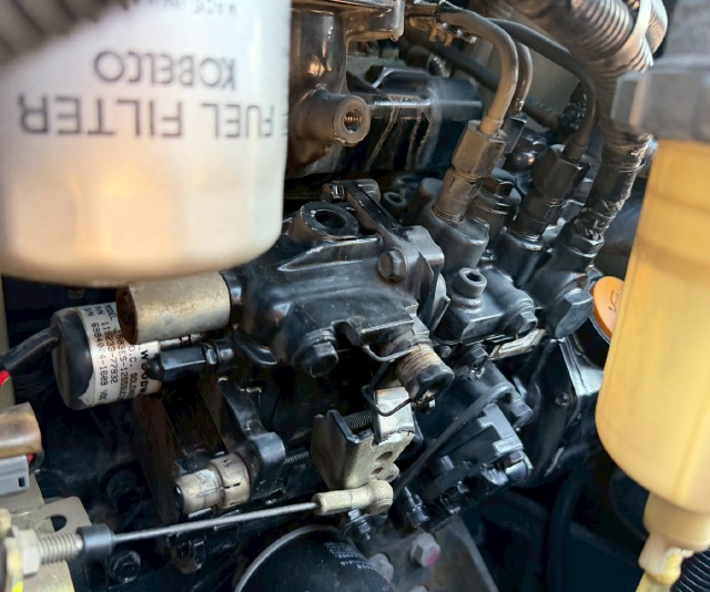 ขายรถขุด KOBELCO SK35SR-5 ปี 2011 นำเข้าจากญี่ปุ่น พร้อมใช้ มีVDOการทำงานครับ