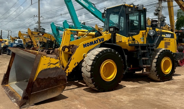 ขายรถตักล้อยาง KOMATSU WA380-8 ปี 2018 นำเข้าจากญี่ปุ่น พร้อมใช้ มีVDOการทำงานครับ