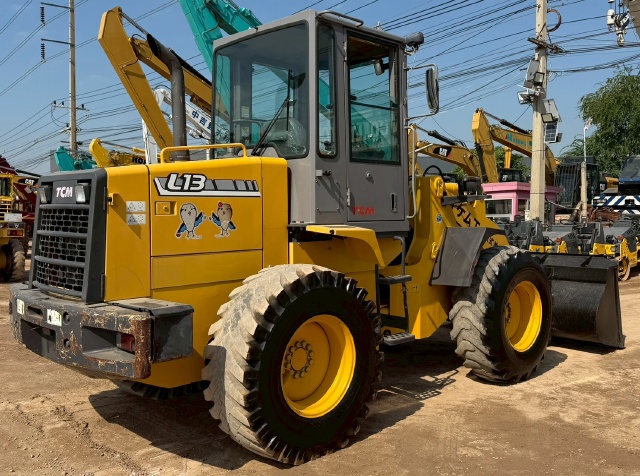 ขายรถตักล้อยาง TCM L13-3 ปี 2006 นำเข้าจากญี่ปุ่น พร้อมใช้ มีVDOการทำงานครับ ขายรถตักล้อยาง TCM L13-3 ปี 2006 นำเข้าจากญี่ปุ่น พร้อมใช้ มีVDOการทำงานครับ