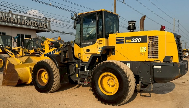 ขายรถตักล้อยาง KOMATSU WA320-7 ปี 2016 นำเข้าจากญี่ปุ่น พร้อมใช้ มีVDOการทำงานครับ