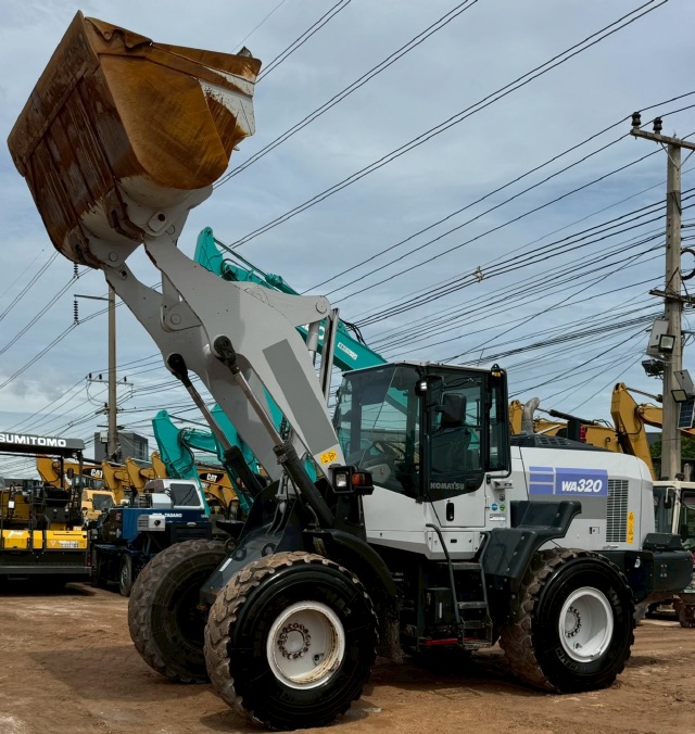 ขายรถตักล้อยาง KOMATSU WA320-8 ปี 2021 นำเข้าจากญี่ปุ่น พร้อมใช้ มีVDOการทำงานครับ
