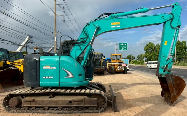 ขายรถขุด KOBELCO SK135SR-2 ปี 2012 นำเข้าจากญี่ปุ่น พร้อมใช้ มีVDOการทำงานครับ