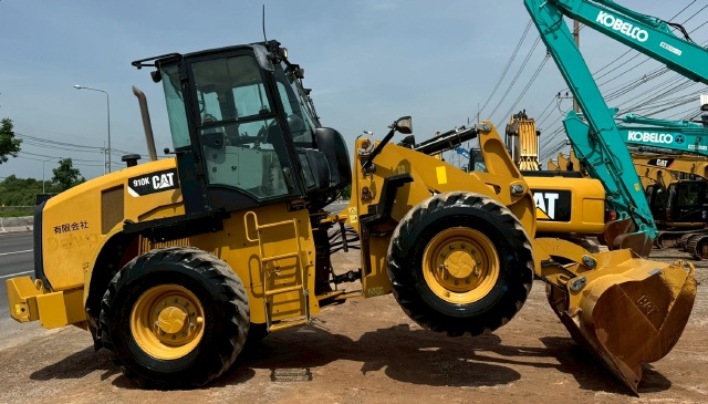 ขายรถตักล้อยาง CAT 910K ปี 2015 พร้อมใช้ มีVDOการทำงานครับ