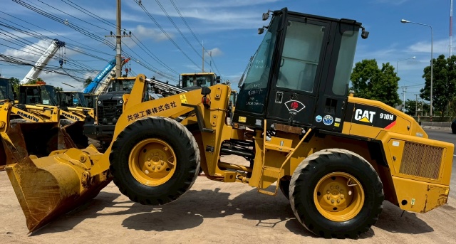 ขายรถตักล้อยาง CAT 910H ปี 2013 พร้อมใช้ มีVDOการทำงานครับ