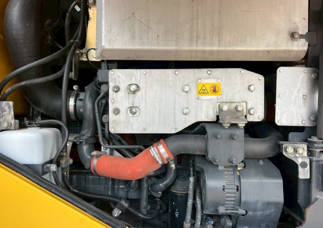 ขายรถตักล้อยาง KOMATSU WA320-8 ปี 2018 แขนยาวพิเศษ นำเข้าจากญี่ปุ่น พร้อมใช้ มีVDOการทำงานครับ