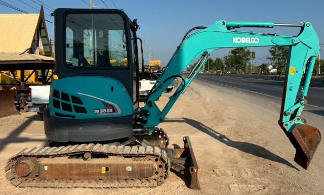 ขายรถขุด KOBELCO SK35SR-5 ปี 2011 นำเข้าจากญี่ปุ่น พร้อมใช้ มีVDOการทำงานครับ