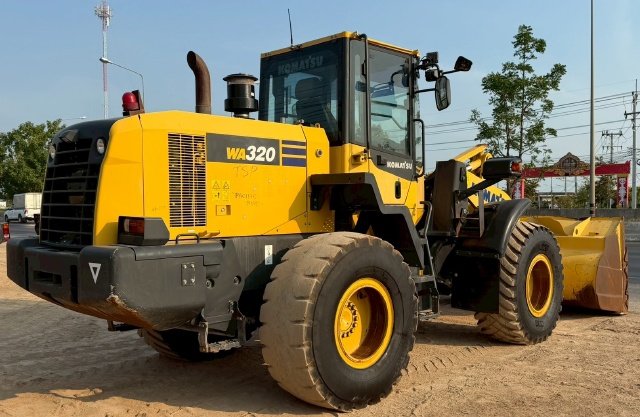 ขายรถตักล้อยาง KOMATSU WA320-7 ปี 2016 นำเข้าจากญี่ปุ่น พร้อมใช้ มีVDOการทำงานครับ