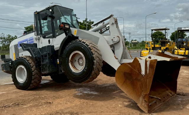 ขายรถตักล้อยาง KOMATSU WA320-8 ปี 2021 นำเข้าจากญี่ปุ่น พร้อมใช้ มีVDOการทำงานครับ