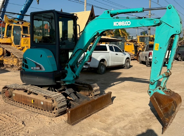 ขายรถขุด KOBELCO SK35SR-5 ปี 2011 นำเข้าจากญี่ปุ่น พร้อมใช้ มีVDOการทำงานครับ