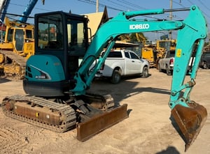 ขายรถขุด KOBELCO SK35SR-5 ปี 2011 นำเข้าจากญี่ปุ่น พร้อมใช้ มีVDOการทำงานครับ