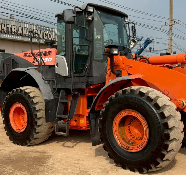 ขายรถตักล้อยาง HITACHI ZW250-5B ปี 2013 นำเข้าจากญี่ปุ่น พร้อมใช้ มีVDOการทำงานครับ
