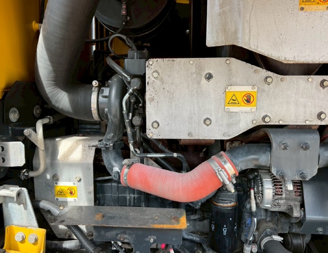 ขายรถตักล้อยาง KOMATSU WA380-7 ปี 2015 นำเข้าจากญี่ปุ่น พร้อมใช้ มีVDOการทำงานครับ