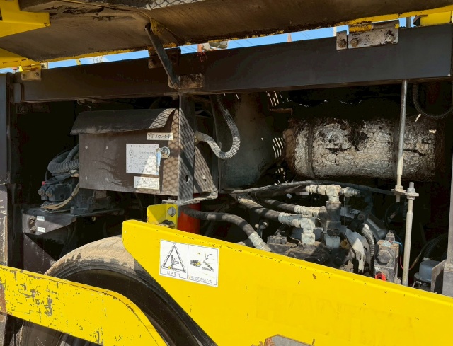 ขายรถปูยาง HANTA F1432W3 ปี 2012 (ขนาด 3.1 เมตร) นำเข้าจากญี่ปุ่น พร้อมใช้ มีVDOการทำงานครับ