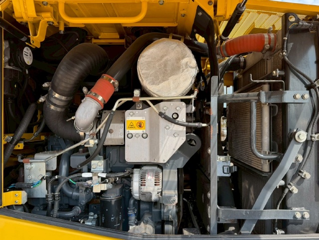 ขายรถตักล้อยาง KOMATSU WA200-7 ปี 2015 แขนยาวพิเศษ นำเข้าจากญี่ปุ่น พร้อมใช้ มีVDOการทำงานครับ