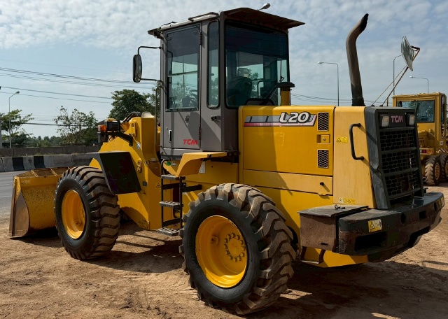 ขายรถตักล้อยาง TCM L20-3 ปี 2004 นำเข้าจากญี่ปุ่น พร้อมใช้ มีVDOการทำงานครับ