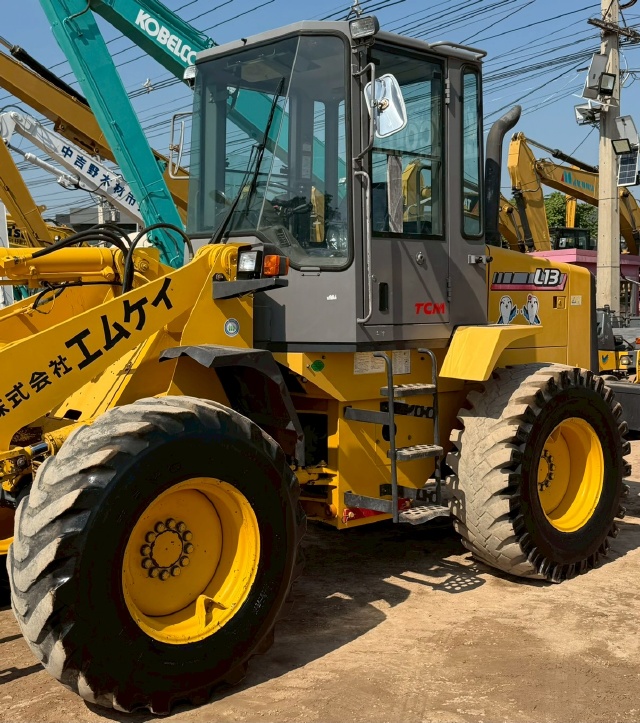 ขายรถตักล้อยาง TCM L13-3 ปี 2006 นำเข้าจากญี่ปุ่น พร้อมใช้ มีVDOการทำงานครับ ขายรถตักล้อยาง TCM L13-3 ปี 2006 นำเข้าจากญี่ปุ่น พร้อมใช้ มีVDOการทำงานครับ