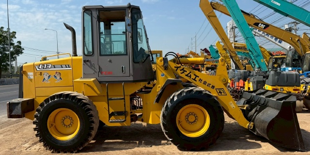 ขายรถตักล้อยาง TCM L13-3 ปี 2006 นำเข้าจากญี่ปุ่น พร้อมใช้ มีVDOการทำงานครับ ขายรถตักล้อยาง TCM L13-3 ปี 2006 นำเข้าจากญี่ปุ่น พร้อมใช้ มีVDOการทำงานครับ