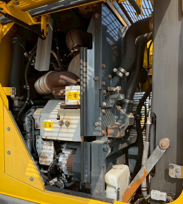 ขายรถตักล้อยาง KOMATSU WA100-8 ปี 2018 นำเข้าจากญี่ปุ่น พร้อมใช้ มีVDOการทำงานครับ