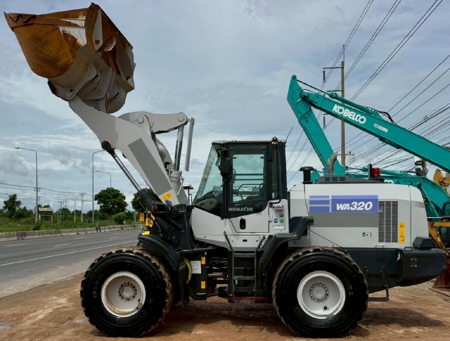 ขายรถตักล้อยาง KOMATSU WA320-8 ปี 2021 นำเข้าจากญี่ปุ่น พร้อมใช้ มีVDOการทำงานครับ