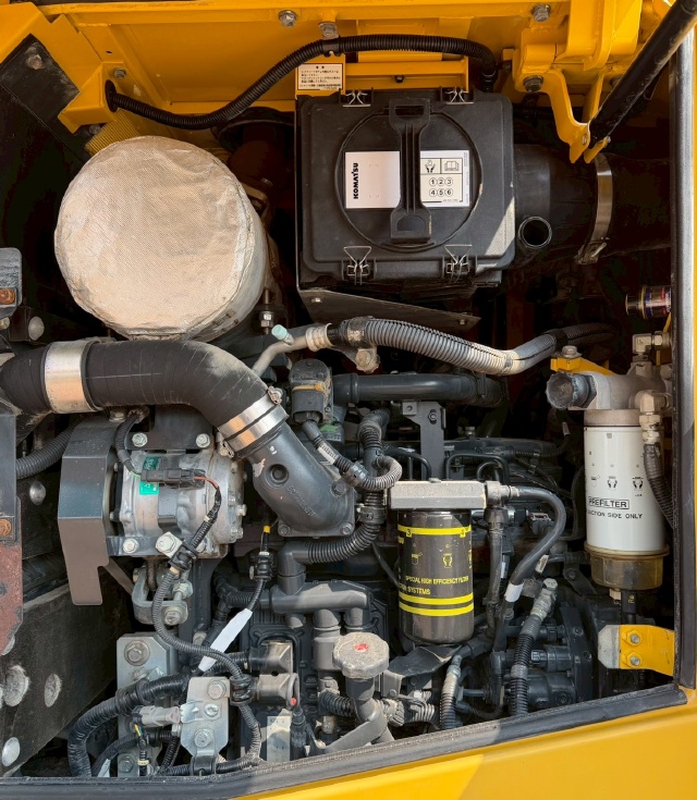 ขายรถตักล้อยาง KOMATSU WA200-7 ปี 2015 นำเข้าจากญี่ปุ่น พร้อมใช้ มีVDOการทำงานครับ