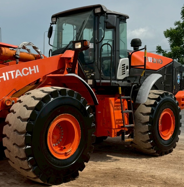 ขายรถตักล้อยาง HITACHI ZW310-5B ปี 2016 นำเข้าจากญี่ปุ่น พร้อมใช้ มีVDOการทำงานครับ ขายรถตักล้อยาง HITACHI ZW310-5B ปี 2016 นำเข้าจากญี่ปุ่น พร้อมใช้ มีVDOการทำงานครับ