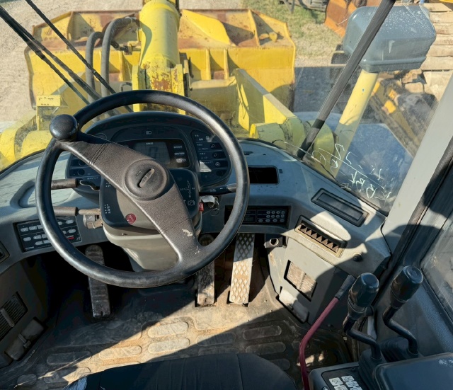 ขายรถตักล้อยาง KOMATSU WA350-3E นำเข้าจากญี่ปุ่น พร้อมใช้ มีVDOการทำงานครับ ขายรถตักล้อยาง KOMATSU WA350-3E นำเข้าจากญี่ปุ่น พร้อมใช้ มีVDOการทำงานครับ