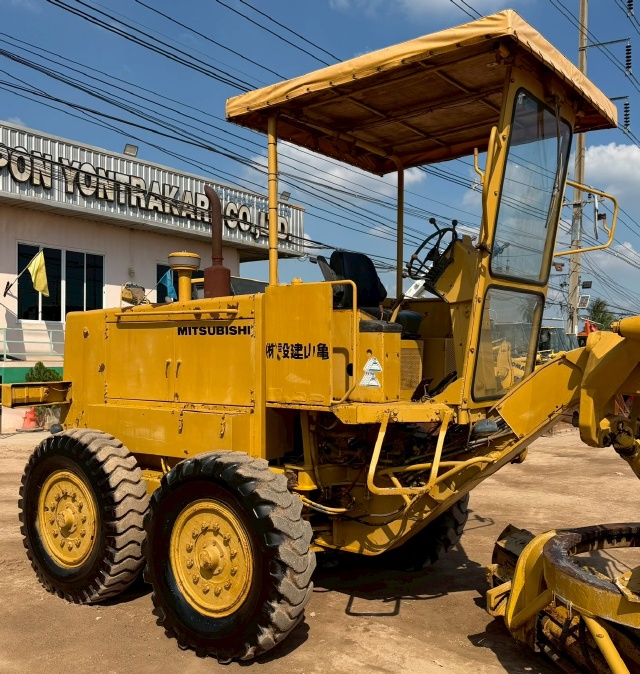 ขายรถเกรด MITSUBISHI MG300 นำเข้าจากญี่ปุ่น พร้อมใช้ มีVDOการทำงานครับ