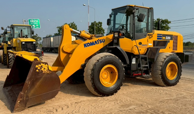 ขายรถตักล้อยาง KOMATSU WA320-7 ปี 2016 นำเข้าจากญี่ปุ่น พร้อมใช้ มีVDOการทำงานครับ
