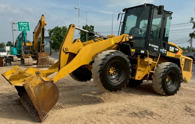 ขายรถตักล้อยาง CAT 910H ปี 2012 แขนยาวพิเศษ นำเข้าจากญี่ปุ่น พร้อมใช้ มีVDOการทำงานครับ