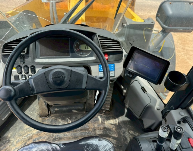 ขายรถตักล้อยาง KOMATSU WA320-7 ปี 2015 นำเข้าจากญี่ปุ่น พร้อมใช้ มีVDOการทำงานครับ