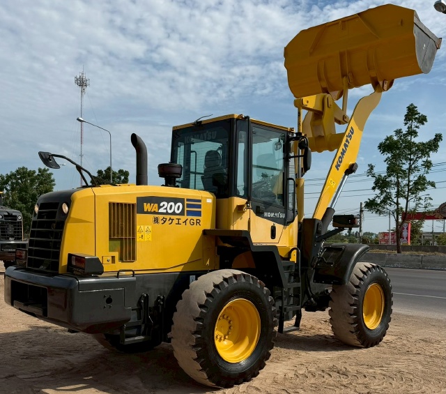 ขายรถตักล้อยาง KOMATSU WA200-7 ปี 2015 แขนยาวพิเศษ นำเข้าจากญี่ปุ่น พร้อมใช้ มีVDOการทำงานครับ