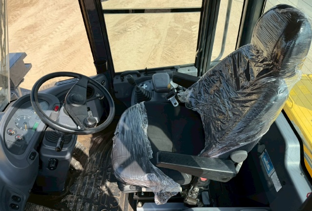 ขายรถตักล้อยาง KOMATSU WA200-7 ปี 2015 แขนยาวพิเศษ นำเข้าจากญี่ปุ่น พร้อมใช้ มีVDOการทำงานครับ