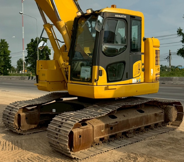 ขายรถขุด KOMATSU PC228US-10 ปี 2015 นำเข้าจากญี่ปุ่น พร้อมใช้ มีVDOการทำงานครับ