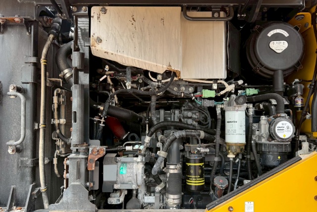 ขายรถตักล้อยาง KOMATSU WA320-8 ปี 2020 นำเข้าจากญี่ปุ่น พร้อมใช้ มีVDOการทำงานครับ