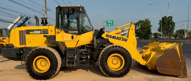 ขายรถตักล้อยาง KOMATSU WA320-7 ปี 2016 นำเข้าจากญี่ปุ่น พร้อมใช้ มีVDOการทำงานครับ