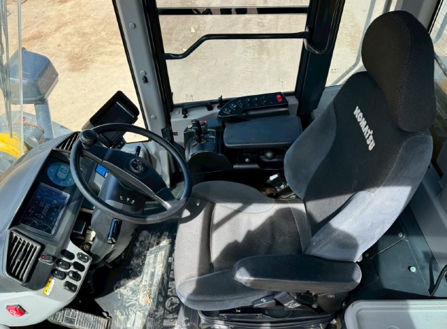 ขายรถตักล้อยาง KOMATSU WA470-8 ปี 2017 นำเข้าจากญี่ปุ่น พร้อมใช้ มีVDOการทำงานครับ ขายรถตักล้อยาง KOMATSU WA470-8 ปี 2017 นำเข้าจากญี่ปุ่น พร้อมใช้ มีVDOการทำงานครับ