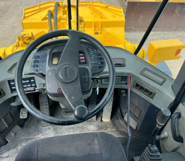 ขายรถตักล้อยาง KOMATSU WA200-3 นำเข้าจากญี่ปุ่น พร้อมใช้ มีVDOการทำงานครับ