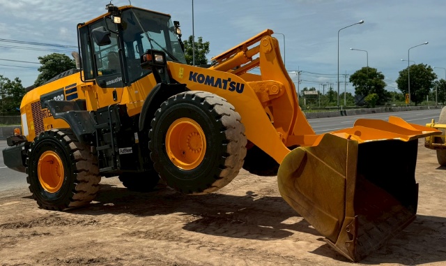 ขายรถตักล้อยาง KOMATSU WA320-8 ปี 2019 พร้อมใช้ มีVDOการทำงานครับ