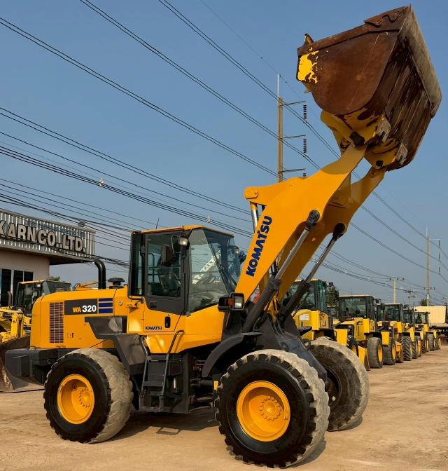 ขายรถตักล้อยาง KOMATSU WA320-7 ปี 2016 นำเข้าจากญี่ปุ่น พร้อมใช้ มีVDOการทำงานครับ