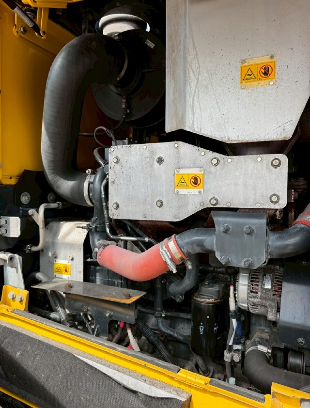 ขายรถตักล้อยาง KOMATSU WA380-7 ปี 2015 นำเข้าจากญี่ปุ่น พร้อมใช้ มีVDOการทำงานครับ